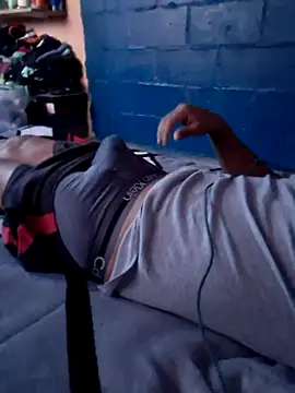 Snapshot of sanz957 chatting on November 10, 2025, 12:37 am sanz957 online show from November 10, 2025, 12:37 am