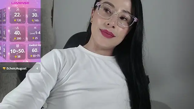 Snapshot of Emma_Hotkiss chatting on July 5, 2026, 3:00 am Emma Hotkiss online show from July 5, 2026, 3:00 am