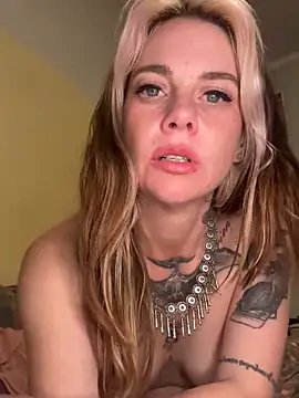 Snapshot of roxiebaby chatting on November 18, 2025, 11:02 am roxiebaby online show from November 18, 2025, 11:02 am