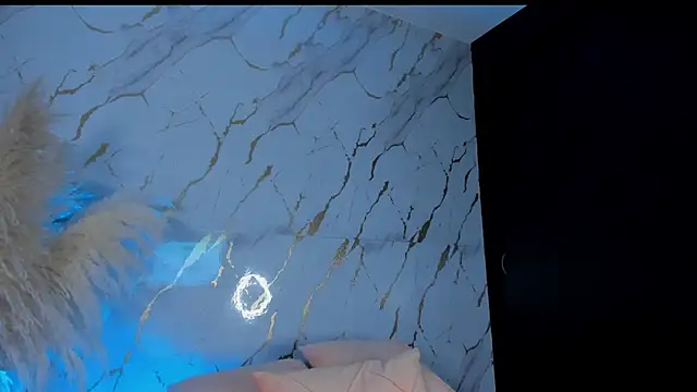 Snapshot of Julig01 chatting on December 21, 2025, 11:05 pm Julig01 online show from December 21, 2025, 11:05 pm