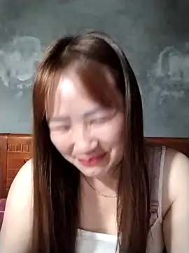 emini-xx online show from April 7, 2026, 10:55 pm