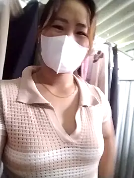 emini-xx online show from October 28, 2025, 11:58 pm