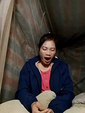 Snapshot of doggy-00 chatting on November 22, 2025, 8:40 pm doggy-00 online show from November 22, 2025, 8:40 pm