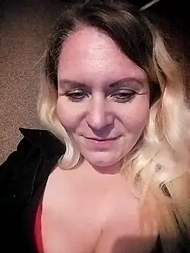 Lana-murr online show from November 9, 2025, 6:56 pm