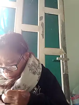 Snapshot of bella-la chatting on December 18, 2025, 7:02 am bella-la online show from December 18, 2025, 7:02 am