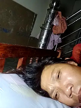 Snapshot of bella-la chatting on December 17, 2025, 6:57 pm bella-la online show from December 17, 2025, 6:57 pm