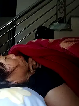 Snapshot of bella-la chatting on December 18, 2025, 10:35 pm bella-la online show from December 18, 2025, 10:35 pm