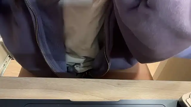 Snapshot of AlishaCheng chatting on January 7, 2026, 6:46 pm AlishaCheng online show from January 7, 2026, 6:46 pm