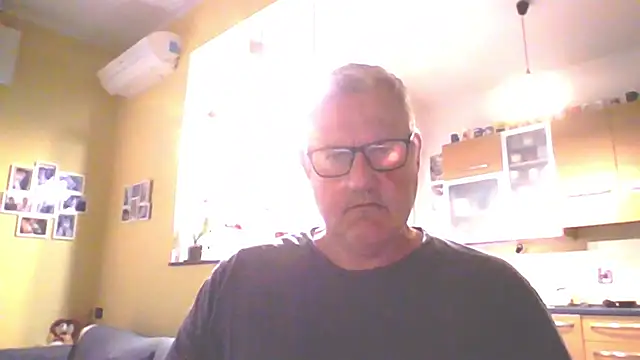 Snapshot of Diegoriv71 chatting on April 26, 2026, 5:16 am Diegoriv71 online show from April 26, 2026, 5:16 am