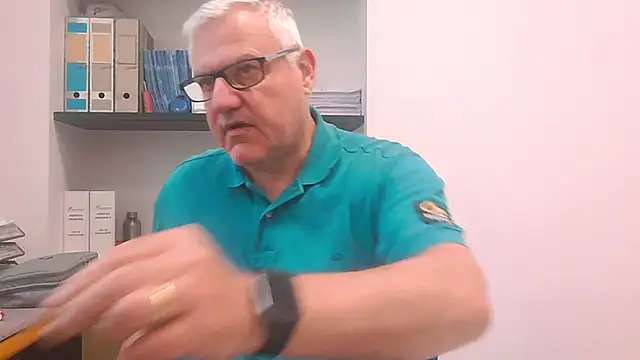Snapshot of Diegoriv71 chatting on June 4, 2026, 6:51 am Diegoriv71 online show from June 4, 2026, 6:51 am