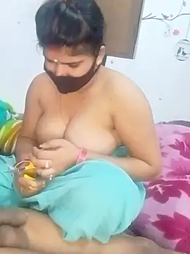 Snapshot of hot_couple_000 chatting on February 6, 2026, 5:09 pm hot couple 000 online show from February 6, 2026, 5:09 pm