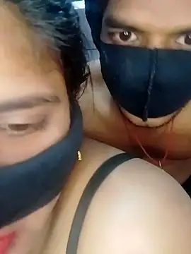 Snapshot of hot_couple_000 chatting on December 5, 2025, 1:43 pm hot couple 000 online show from December 5, 2025, 1:43 pm