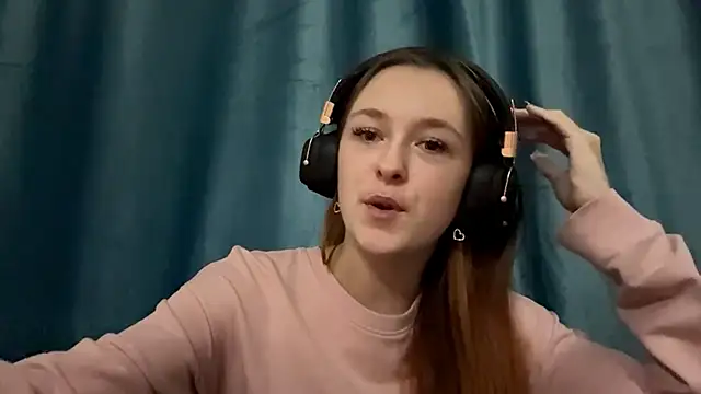 HOTBellakle online show from November 21, 2025, 3:33 pm