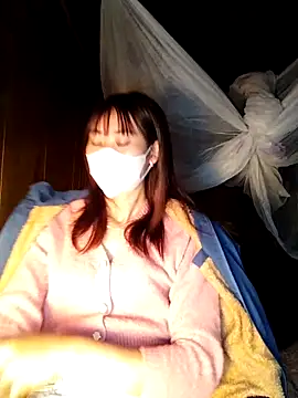 Snapshot of Em_xinh01 chatting on February 3, 2026, 10:37 pm Em xinh01 online show from February 3, 2026, 10:37 pm