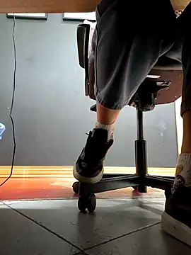 Piediniecollant online show from November 3, 2025, 1:15 pm