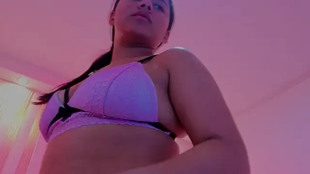 Scarlett  lace online show from December 17, 2025, 2:38 am