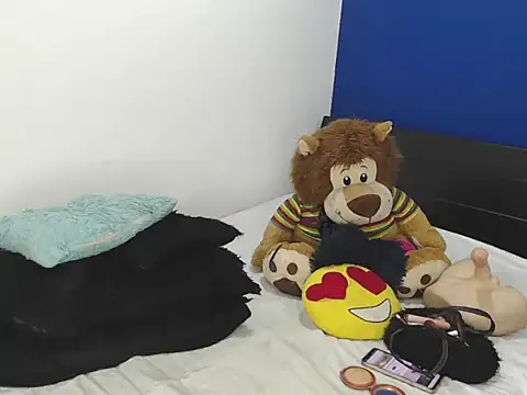 EmmilyConnor online show from April 9, 2026, 1:17 pm