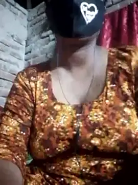 Liza0103 online show from October 27, 2025, 5:03 pm