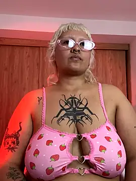 pinkbaddie777 online show from November 7, 2025, 2:38 am