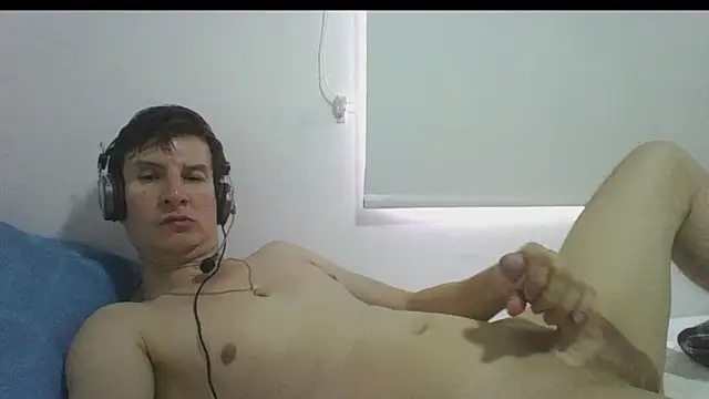 Snapshot of carliesexyman chatting on November 17, 2025, 9:19 pm carliesexyman online show from November 17, 2025, 9:19 pm