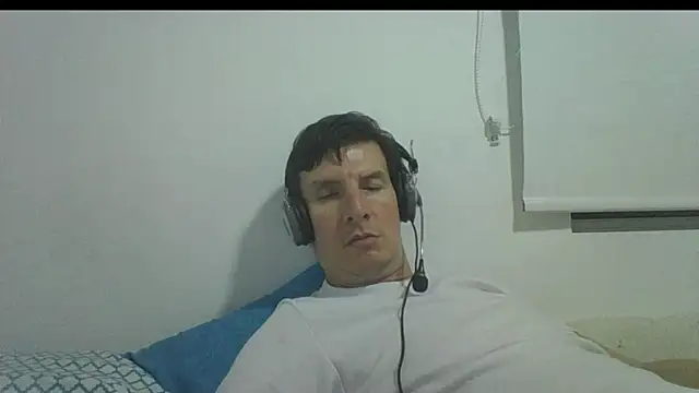 Snapshot of carliesexyman chatting on December 1, 2025, 8:37 am carliesexyman online show from December 1, 2025, 8:37 am