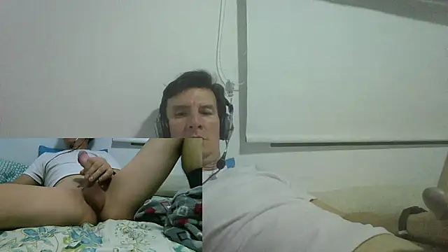 Snapshot of carliesexyman chatting on December 2, 2025, 4:36 am carliesexyman online show from December 2, 2025, 4:36 am