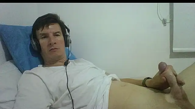 Snapshot of carliesexyman chatting on November 25, 2025, 3:51 am carliesexyman online show from November 25, 2025, 3:51 am