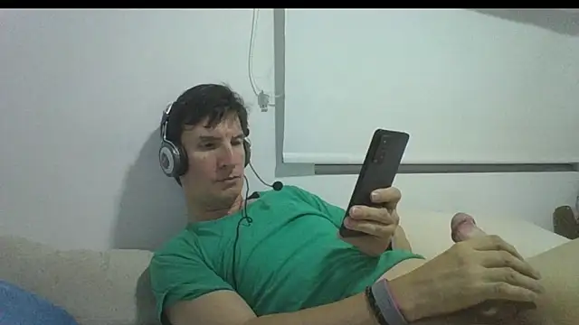 Snapshot of carliesexyman chatting on November 16, 2025, 1:54 am carliesexyman online show from November 16, 2025, 1:54 am