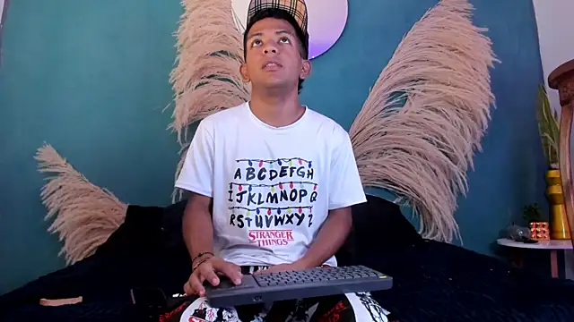 Snapshot of wild_best chatting on December 4, 2025, 7:46 pm wild best online show from December 4, 2025, 7:46 pm