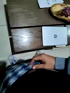 miss and mister online show from December 5, 2025, 9:19 am