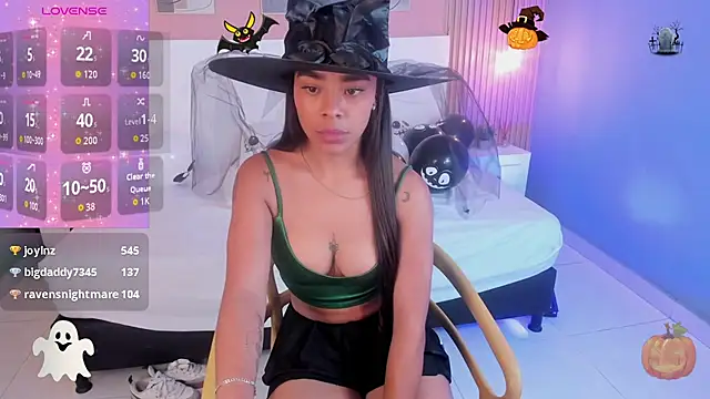 SoffiaDams2 online show from October 31, 2025, 12:02 pm