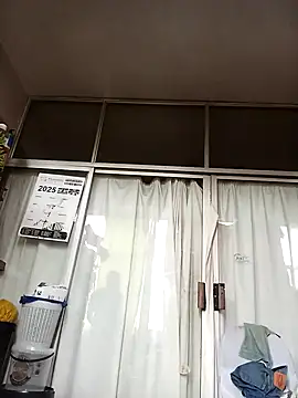 Snapshot of dzicky33 chatting on October 29, 2025, 10:14 am dzicky33 online show from October 29, 2025, 10:14 am