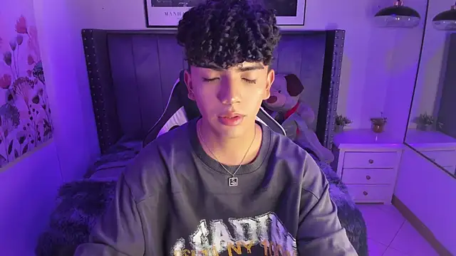 Snapshot of Niick_Twiink chatting on December 16, 2025, 8:02 pm Niick Twiink online show from December 16, 2025, 8:02 pm