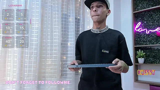 Max Steell online show from October 30, 2025, 1:04 am