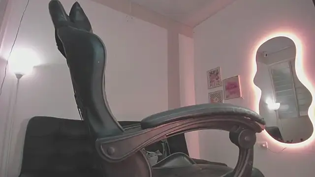 Senpai Lover online show from October 31, 2025, 8:16 pm