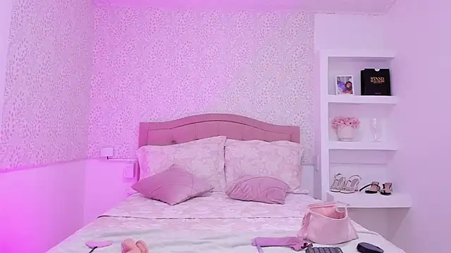 Snapshot of KatieBoison chatting on November 28, 2025, 9:04 pm KatieBoison online show from November 28, 2025, 9:04 pm