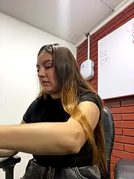 Adrimaretti online show from November 18, 2025, 7:06 pm