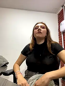 Adrimaretti online show from November 26, 2025, 2:28 pm