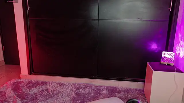 emilyy1  online show from January 6, 2026, 2:59 am