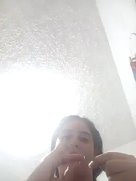 Snapshot of Camila-Valverde chatting on February 10, 2026, 10:09 pm Camila-Valverde online show from February 10, 2026, 10:09 pm