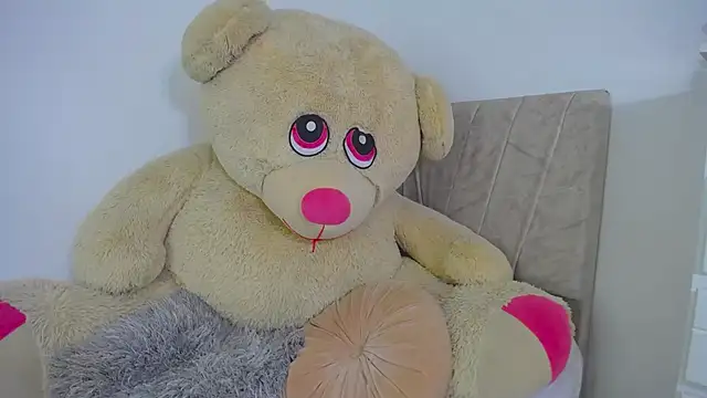 little emiily  online show from November 11, 2025, 12:55 pm