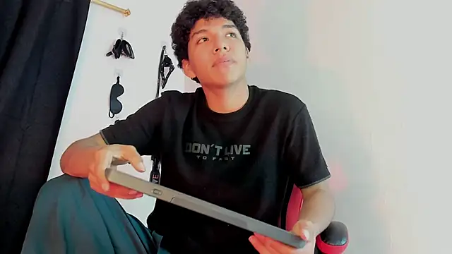 Snapshot of Maximiliano_Khalil chatting on December 5, 2025, 7:23 pm Maximiliano Khalil online show from December 5, 2025, 7:23 pm