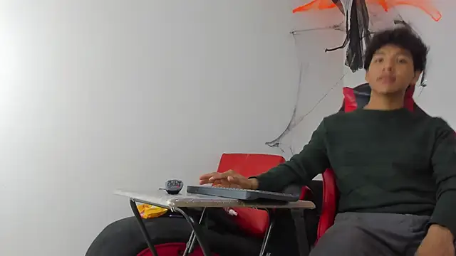 Snapshot of Maximiliano_Khalil chatting on November 4, 2025, 7:50 pm Maximiliano Khalil online show from November 4, 2025, 7:50 pm