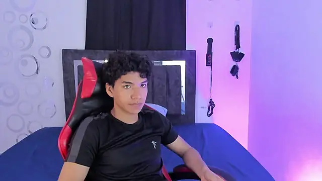 Snapshot of Maximiliano_Khalil chatting on November 14, 2025, 8:01 pm Maximiliano Khalil online show from November 14, 2025, 8:01 pm