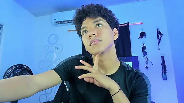 Snapshot of Maximiliano_Khalil chatting on December 2, 2025, 7:15 pm Maximiliano Khalil online show from December 2, 2025, 7:15 pm