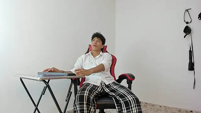 Snapshot of Maximiliano_Khalil chatting on November 7, 2025, 7:40 pm Maximiliano Khalil online show from November 7, 2025, 7:40 pm