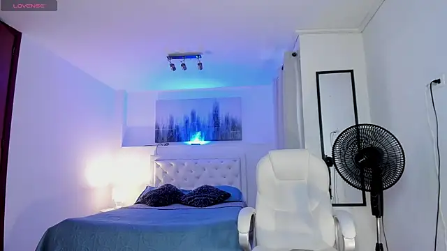 Snapshot of KamiSuarez chatting on December 16, 2025, 7:07 pm KamiSuarez online show from December 16, 2025, 7:07 pm