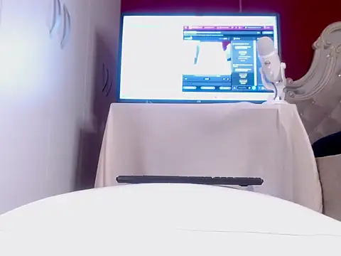 niaharriz online show from October 31, 2025, 3:36 am