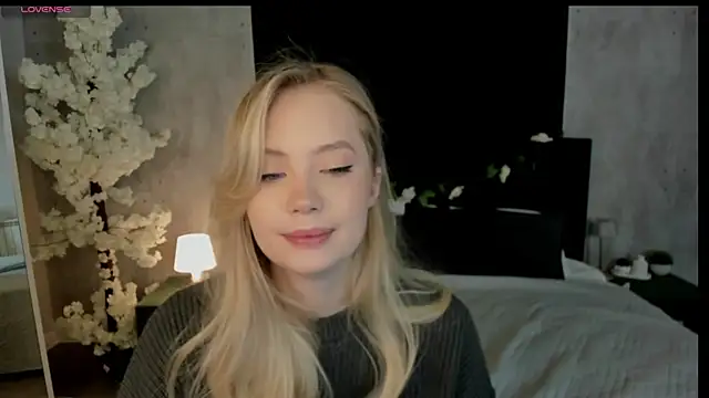 Melanie Ryer online show from December 14, 2025, 12:28 am