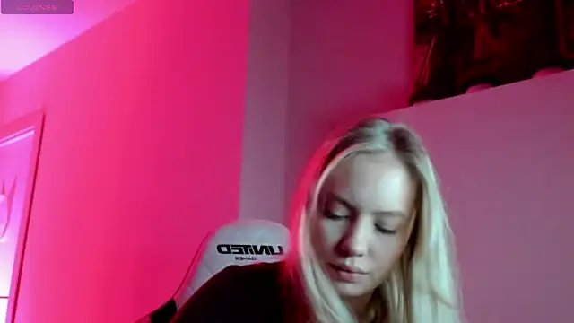 Melanie Ryer online show from November 6, 2025, 1:09 am